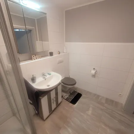 Pinka Breuers 아파트